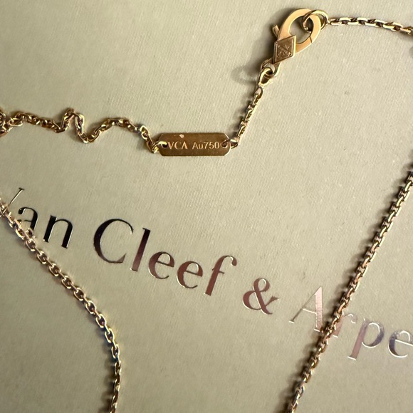 Van Cleef & Arpels Lucky Alhambra Butterfly Pendant Necklace - Picture 14 of 16